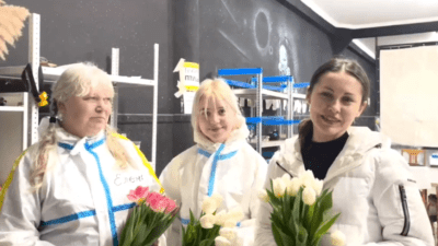 Женщинам-волонтёрам Анапы по ликвидации ЧС подарили 2000 тюльпанов