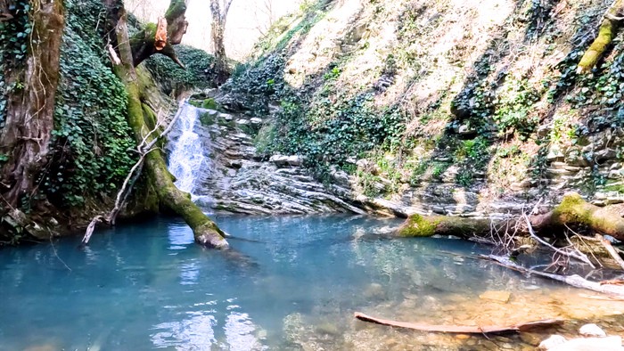 Водопады, изумрудные купели и первоцветы Крабового ущелья в Лазаревском