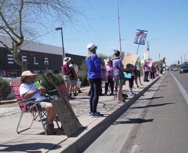 Насилие в отношении Tesla обостряется в США и Канаде