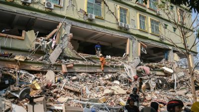 Более 1000 человек погибли при землетрясении в Мьянме (видео)