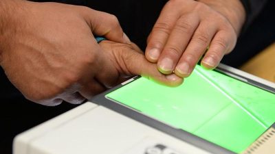 Путин обязал украинцев в России легализоваться или покинуть страну