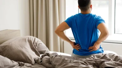 Пять эффективных растяжек перед сном для облегчения боли в спине