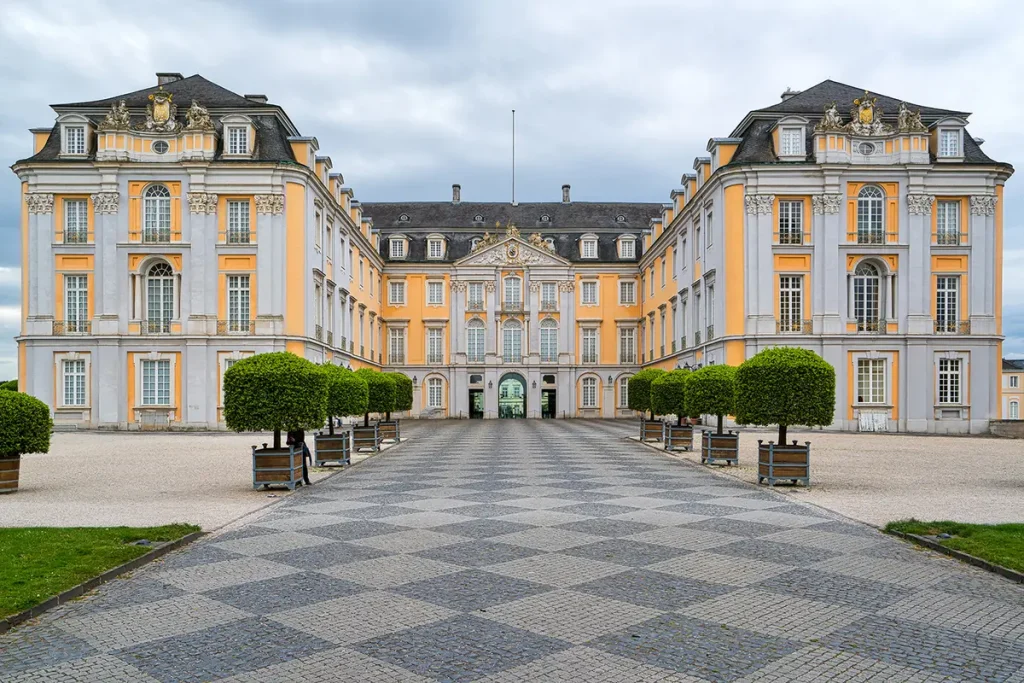 Дворец Аугустусбург: шедевр рококо