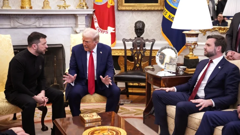 Президент Дональд Трамп и вице-президент Джей-Ди Вэнс встречаются с президентом Украины Владимиром Зеленским в Овальном кабинете Белого дома 28 февраля 2025 года. (Andrew Harnik/Getty Images) | Epoch Times Россия