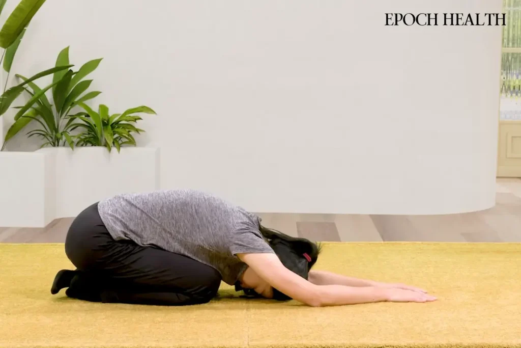 Пять эффективных растяжек перед сном для облегчения боли в спине