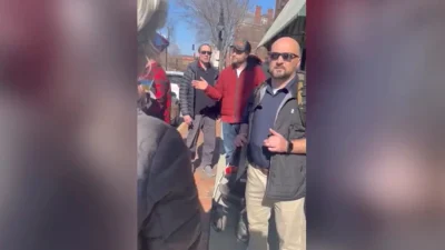 Вице-президент: Меня с трёхлетней дочерью преследовали люди с плакатами «Слава Украине»