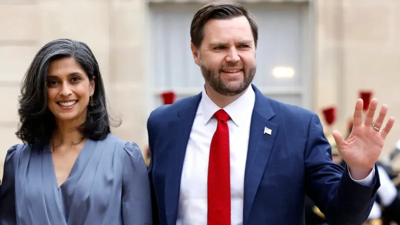 Вторая леди США посетит Гренландию Вице-президент Джей Ди Вэнс и его жена Уша Вэнс прибывают на рабочий обед с президентом Франции в Елисейском дворце в Париже 11 февраля 2025 года. (Ian Langsdon/AFP via Getty Images) | Epoch Times Россия