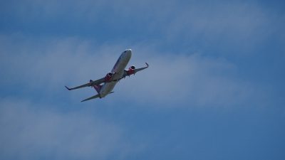 Пассажиры рейсов из Москвы на несколько часов застряли в самолётах из-за атаки дронов