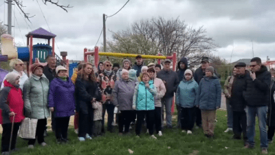 Жители хутора под Анапой задыхаются от испарений замазученного песка с полигона