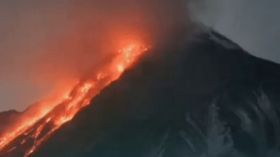 Пепел от вулкана Безымянный засыпает Петропавловск-Камчатский (видео)