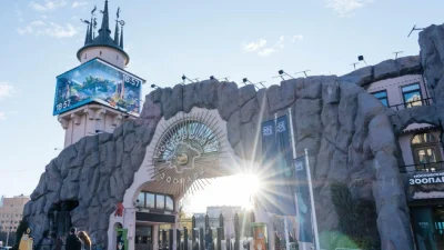 Сотрудник Московского зоопарка погиб после укуса ядовитой змеи