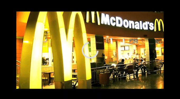 Роспатент рассматривает заявку McDonald’s на регистрацию товарного знака в России Макдональдс. (
(Скриншот/youtube.com) | Epoch Times Россия