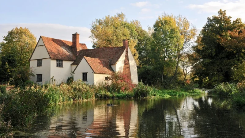 В крошечном летнем домике молодая женщина учится готовить и не терять времени. (Mel Thompson/Shutterstock)
 | Epoch Times Россия