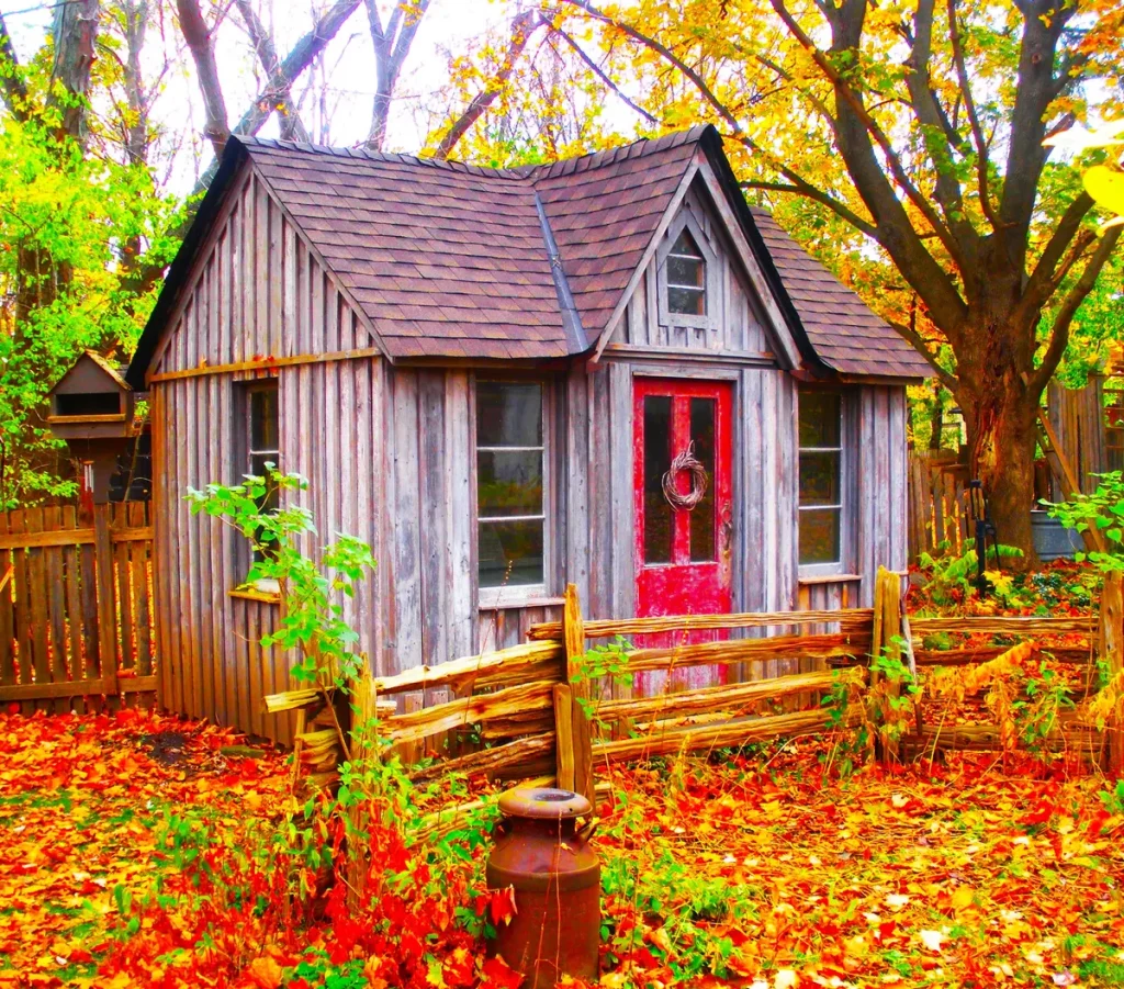 Дом Харроусмит. (Courtesy of Terry Wilson) Мать и сын воссоздают старую деревню у себя на заднем дворе