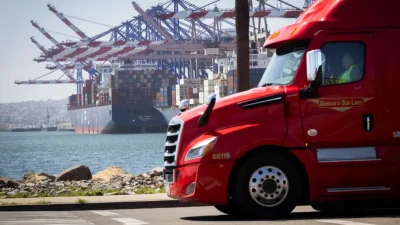 Трамп приказал всем дальнобойщикам уметь говорить и читать по-английски