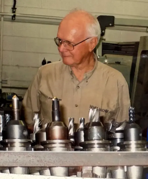 Как 88-летний механик превращает хлам в сокровище