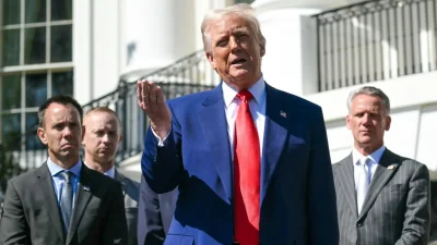 Трамп повышает тарифы до 125% для Китая и приостанавливает их на 90 дней