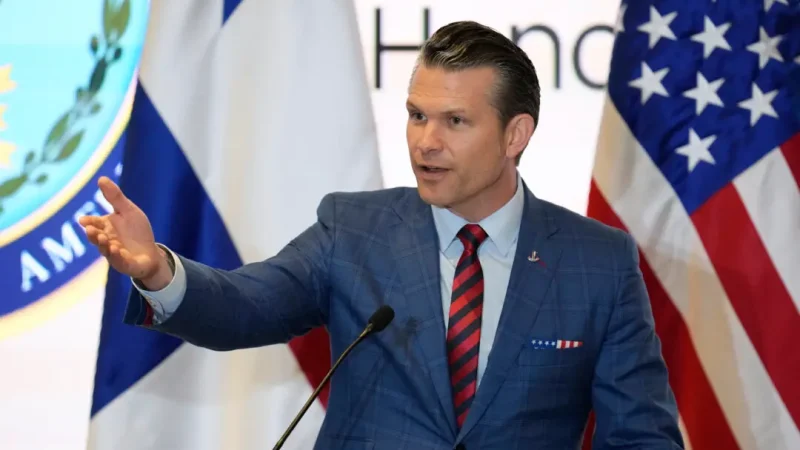 Пентагон отреагировал на сообщение, что Хегсет поделился планами атаки во втором чате Signal Министр обороны США Пит Хегсет выступает на конференции по безопасности в Центральной Америке в Панама-Сити, среда, 9 апреля 2025 г. (AP Photo/Matias Delacroix) | Epoch Times Россия