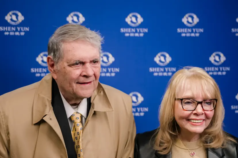 Фредерик Ньюкомб и Сесилия Кроули на представлении Shen Yun в Театре Дэвида Х. Коха в Линкольн-центре в Нью-Йорке 2 апреля 2025 года. (NTD) Нью-Йорк аплодирует Shen Yun: 18 аншлаговых представлений