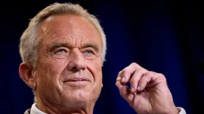 Кеннеди хочет отменить вакцины от COVID-19 для детей