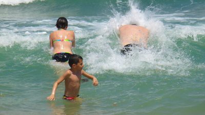 Роспотребнадзор оценил пригодность для отдыха пляжей Чёрного моря