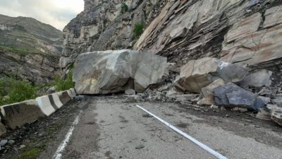 Обвал скалы оставил без дорожного сообщения 53 села в Дагестане (видео)