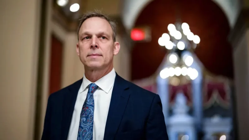 Пекин ведёт неограниченную войну против Shen Yun Член Палаты представителей Скотт Перри (республиканец от штата Пенсильвания) проходит через Капитолий США в Вашингтоне 12 января 2024 года. (Kent Nishimura/Getty Images) | Epoch Times Россия