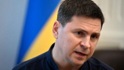 Подоляк: Зеленский согласен на встречу в Стамбуле только с Путиным