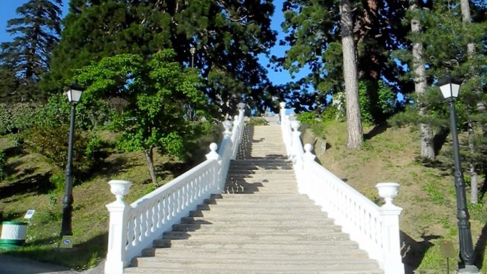 Романтический Массандровский замок, Сад ароматов и старинный грот