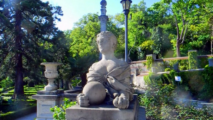 Романтический Массандровский замок, Сад ароматов и старинный грот