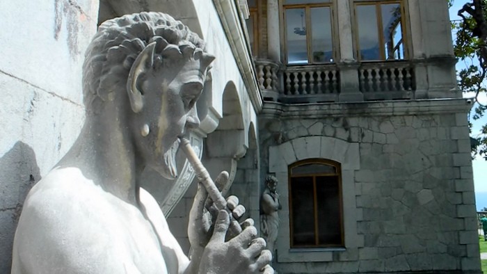 Романтический Массандровский замок, Сад ароматов и старинный грот