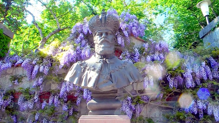 Романтический Массандровский замок, Сад ароматов и старинный грот