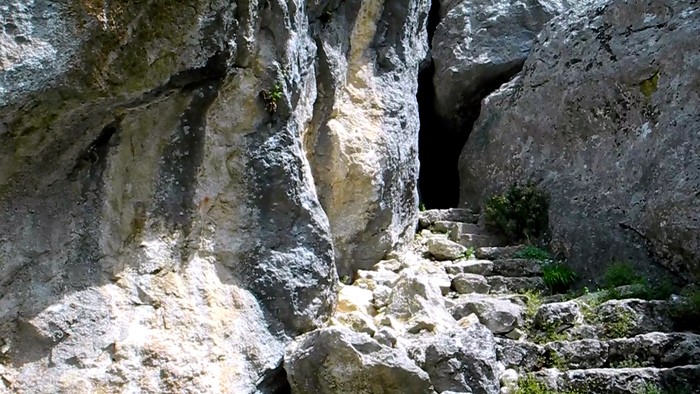 Романтический Массандровский замок, Сад ароматов и старинный грот