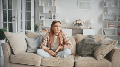 Депрессия или грусть? Как отличить одно от другого и как помочь