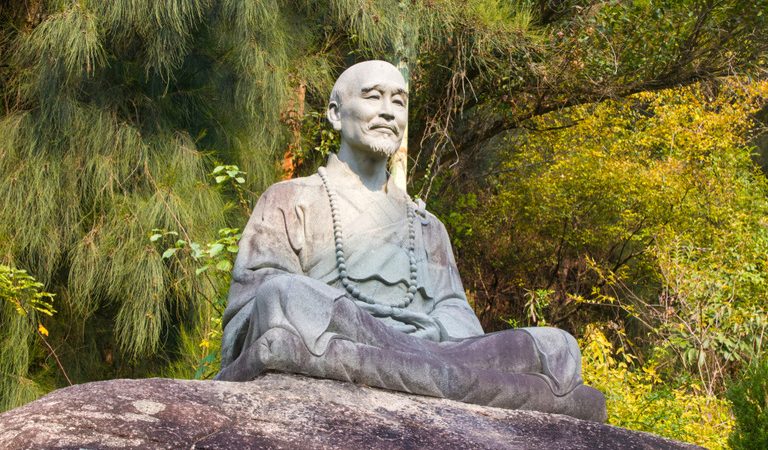 Жизнь Ли Шутуна, впоследствии известного как мастер Хунъи, часто описывают так: половина жизни — романтик, половина жизни — монах. (Image: via Shutterstock) | Epoch Times Россия