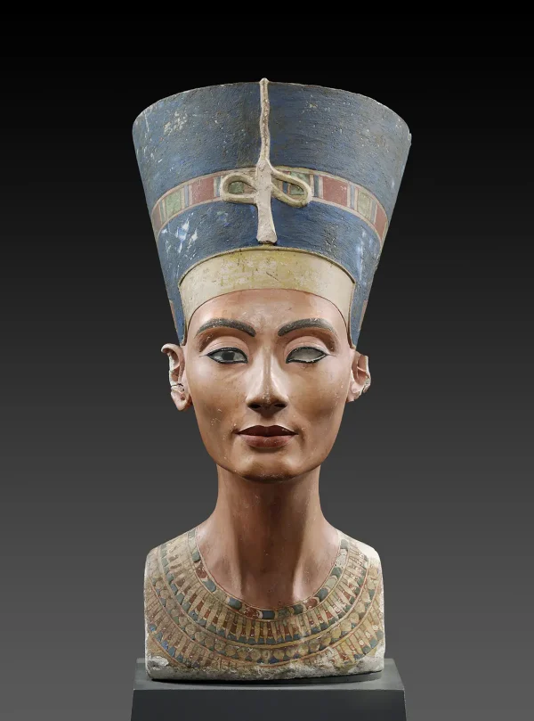 Загадочная Нефертити и её скульптурный портрет