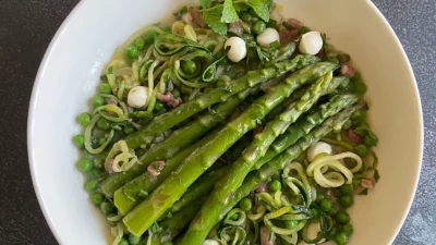 Зелёный — цвет самой весны, особенно зелёный цвет идеально приготовленной спаржи