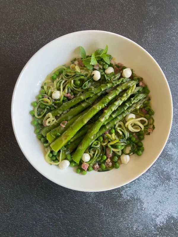 Зелёный — цвет самой весны, особенно зелёный цвет идеально приготовленной спаржи