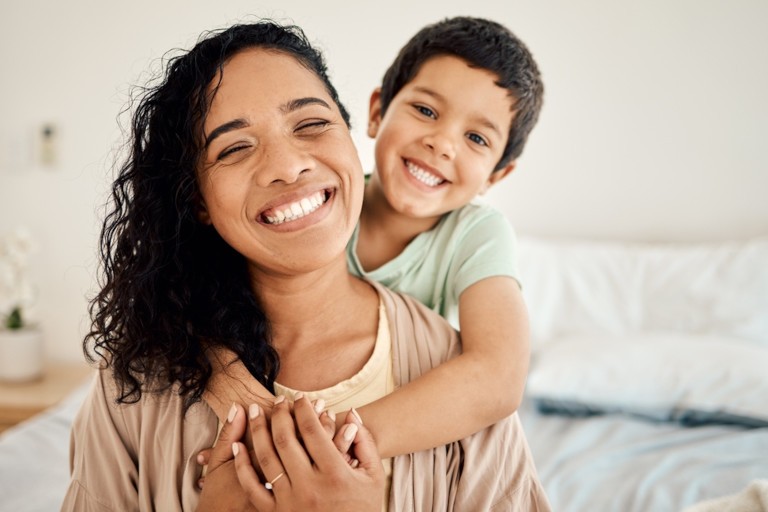 Миска лапши от незнакомца пробудила в сердце девочки благодарность к матери