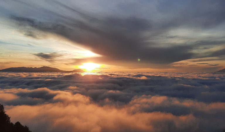 Большинство людей верят, что всегда будет время, чтобы сказать то, что важно, протянуть руку помощи, исправить ситуацию. Но время идет быстро, и моменты, которые, как кажется, есть всегда, часто ускользают без предупреждения. ( Aslia asli via Shutterstock) | Epoch Times Россия