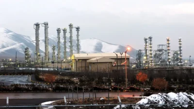 Израиль наносит удар по двум иранским ядерным объектам, Иран наносит ответный удар