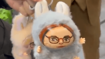 Игрушки Лабубу с лицами Набиуллиной и Лаврова продают в России по 100 тысяч рублей