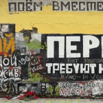У стены Цоя поклонники отметили 63-летие кумира (видео)