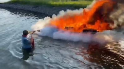 В заливе Ангары произошёл взрыв гидроцикла: пострадал мужчина с ребёнком (видео)