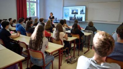 В вузах России резко выросли цены за обучение на фоне популяризации колледжей