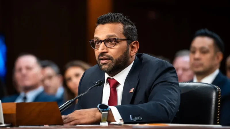 Директор ФБР: Китай намеренно использует фентанил, чтобы «поставить США на колени» Каш Патель выступает перед сенатским комитетом по судебной власти на Капитолийском холме в Вашингтоне 30 января 2025 года. (Madalina Vasiliu/The Epoch Times) | Epoch Times Россия