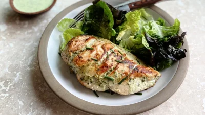 Куриные грудки с соусом «Зелёная богиня»