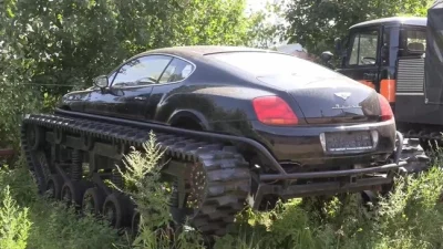 Полицейские Санкт-Петербурга нашли Bentley на гусеницах в кустах на территории гаражного кооператива (видео)