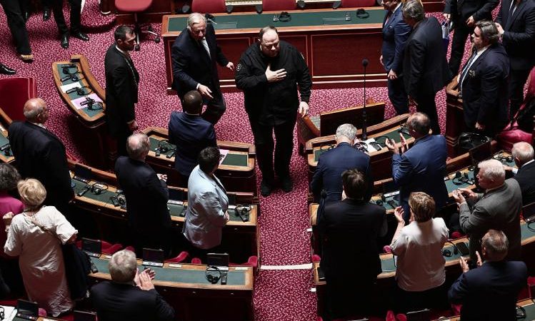 Депутаты Верховной рады бросили вызов закону Зеленского против антикоррупционных ведомств THIBAUD MORITZ/AFP via Getty Images | Epoch Times Россия