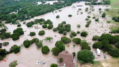 Уже 82 человека погибло в округе Керр. Трамп посетит Техас